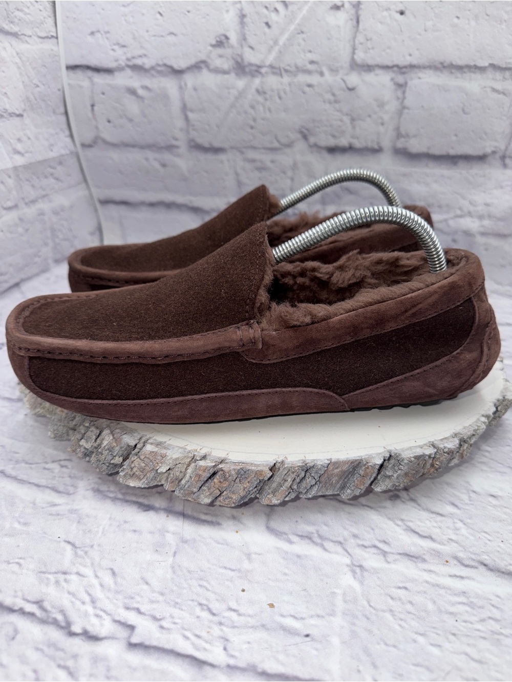 UGG Ascot Mens Espresso Brown Suede Moccasin Slippers Size 8 Sheepskin Lined - Picture 3 of 10